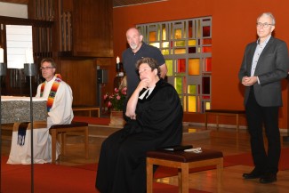 Die Referenten: Pfarrer Alexander, Moderator Michael Schubert, Pfarrerin Kathrin Klinger und Dr. Wolfram Gröschel (v. links).