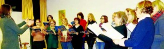 Das neu gegründete Frauenvokalensemble der Kantorei bei der Probe im Selneckerhaus.