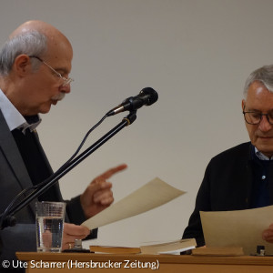 Therapiesitzung live: Karl-Heinz Röhlin und Dietrich Kappler lesen mit verteilten Rollen aus den Notizen Viktor Frankls.
